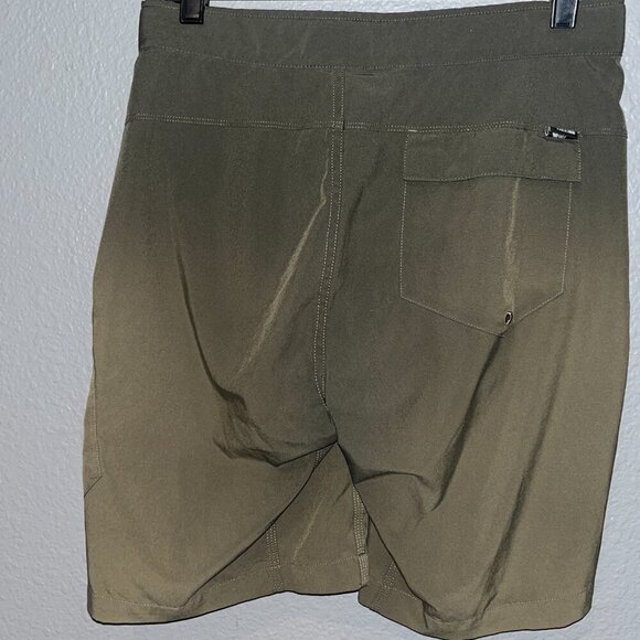 Vintage THE NORTH FACE Men's Cargo Shorts - Army Green Ombre / Fading - Size 30 - Picture 6 of 14